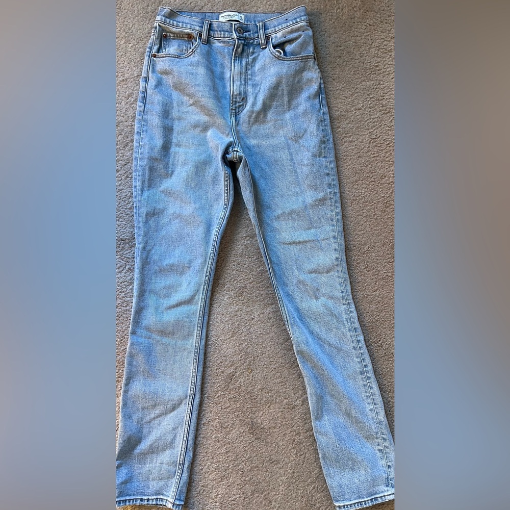 Abercrombie & Fitch women’s  Slim Straight ultra high rise Jeans - Medium Blue
